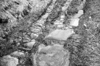 Image of sheet 20020460 photo 11: Gotthard Saumpfad Hospiz Verkehrstafeln Kanton Tessin markierung Tremola Pflasterstein Motorrad Kiosk See mit Denkmal Restaurant Holztor auf Wanderweg