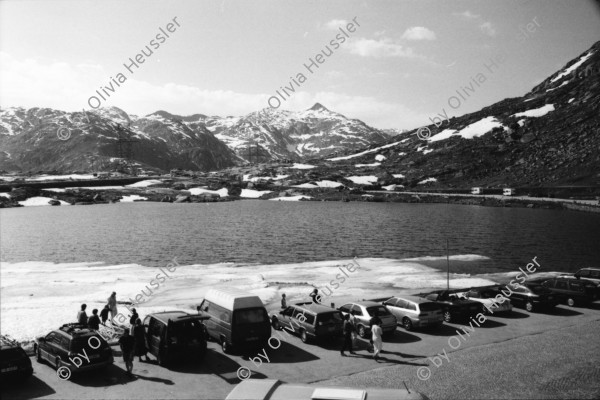 Image of sheet 20020460 photo 34: Gotthard Saumpfad Hospiz Verkehrstafeln Kanton Tessin markierung Tremola Pflasterstein Motorrad Kiosk See mit Denkmal Restaurant Holztor auf Wanderweg