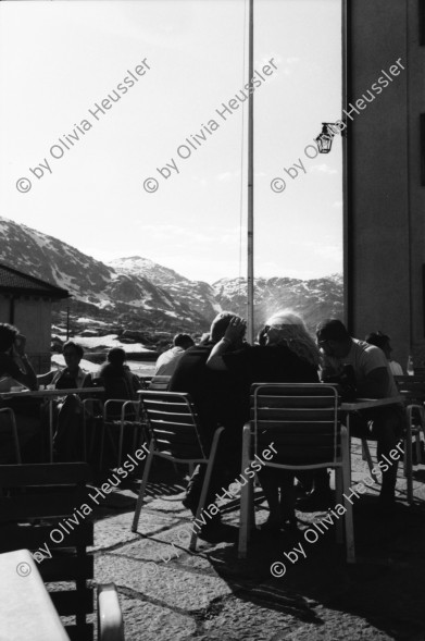 Image of sheet 20020460 photo 35: Gotthard Saumpfad Hospiz Verkehrstafeln Kanton Tessin markierung Tremola Pflasterstein Motorrad Kiosk See mit Denkmal Restaurant Holztor auf Wanderweg