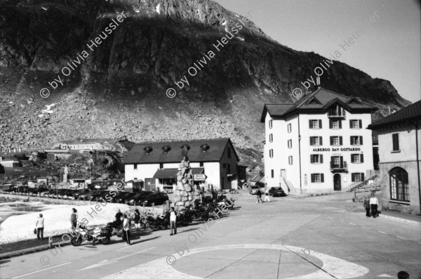 Image of sheet 20020480 photo 12: Gotthard Passhöhe Monument General Alexander Wassiljewitsch Suworow (1729–1800); 
Am 24. September 1799 eroberte er den St.-Gotthard-Pass von den Franzosen.  auf Pferd Denkmal Hospiz Cervelatstand Bratwurst