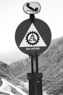 Image of sheet 20020500 photo 31: Gotthard Tremola ACS Automobilclub der Schweiz Telefonstation Notfall Kanton Tessin Ticino Svizzera Switzerland traffic 2002 √ Europe path pass Autoverkehr
© 2002, OLIVIA HEUSSLER / www.clic.li