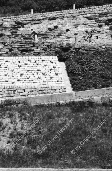 Image of sheet 20020510 photo 18: Gotthard Tremola Kanton Tessin Velofahrer Radfahrer Tanga Badehose Tourist Camper Gallerie Lastwagen Nationalstrasse Brücke Tunnelbelüftung Mauer