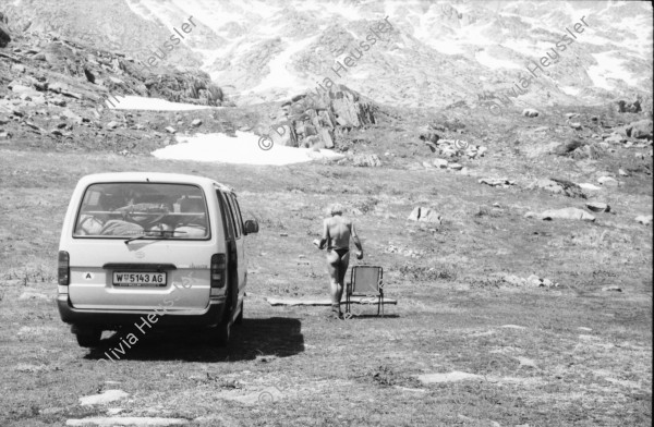 Image of sheet 20020510 photo 2: Gotthard Tremola Kanton Tessin Velofahrer Radfahrer Tanga Badehose Tourist Camper Gallerie Lastwagen Nationalstrasse Brücke Tunnelbelüftung Mauer