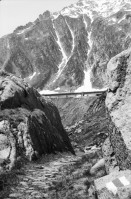 Image of sheet 20020510 photo 7: Gotthard Tremola Kanton Tessin Velofahrer Radfahrer Tanga Badehose Tourist Camper Gallerie Lastwagen Nationalstrasse Brücke Tunnelbelüftung Mauer