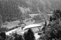 Image of sheet 20020530 photo 13: Kaserne Bedrina Fondo del Bosco über Airolo Heuwagen Forte Airolo Kanton Tessin, Ticino, Svizzera Schweiz, Switzerland
aus: Gotthard, das Hindernis verbindet.