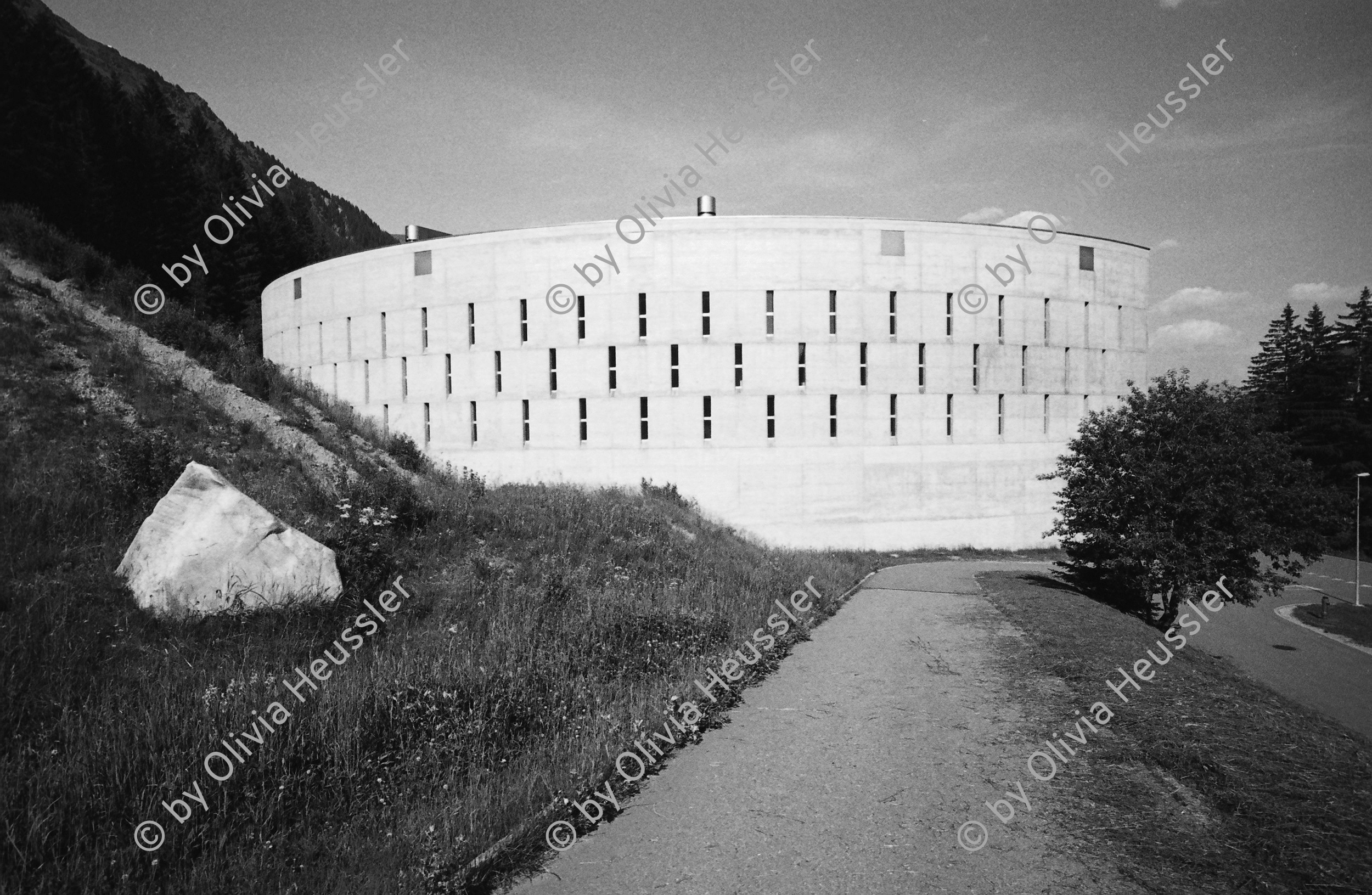 Image of sheet 20020530 photo 28: Militär Kaserne Bedrina Fondo del Bosco über Airolo Kanton Tessin, Ticino, Svizzera Schweiz, Switzerland
aus: Gotthard, das Hindernis verbindet. 2002 √