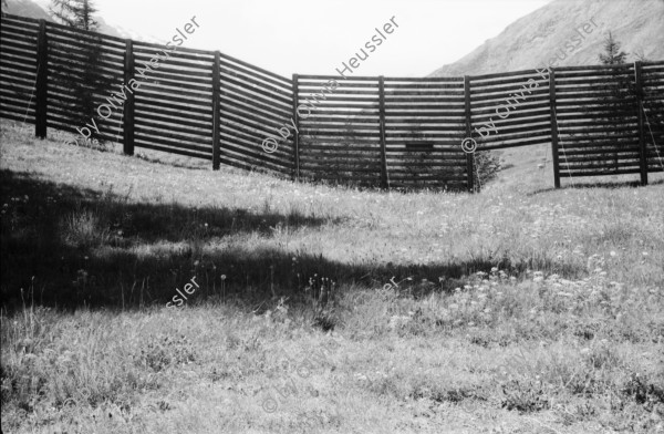 Image of sheet 20020530 photo 5: Kaserne Bedrina Fondo del Bosco über Airolo Heuwagen Forte Airolo Kanton Tessin, Ticino, Svizzera Schweiz, Switzerland
aus: Gotthard, das Hindernis verbindet.