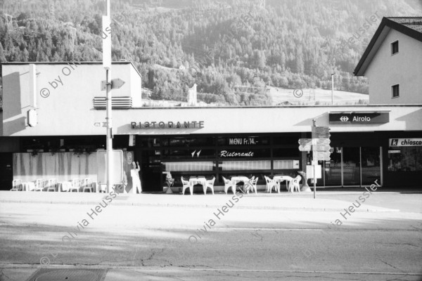 Image of sheet 20020540 photo 29: Gotthard Nationalstrasse Airolo Bahnhof Lastwagen Serviertochter Kirche Heuwagen
aus: Gotthard, das Hindernis verbindet Schweiz, Svizzera, Switzerland Kanton Tessin Ticino