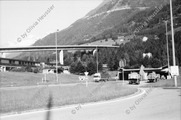 Image of sheet 20020550 photo 11: Airolo Bahnlinie Eingang Zugtunnel Gotthard Lastwagen Fahrradmiete Denkmal für die Opfer des Zugtunnelbau Traforo del Gottardo Ausschnitt