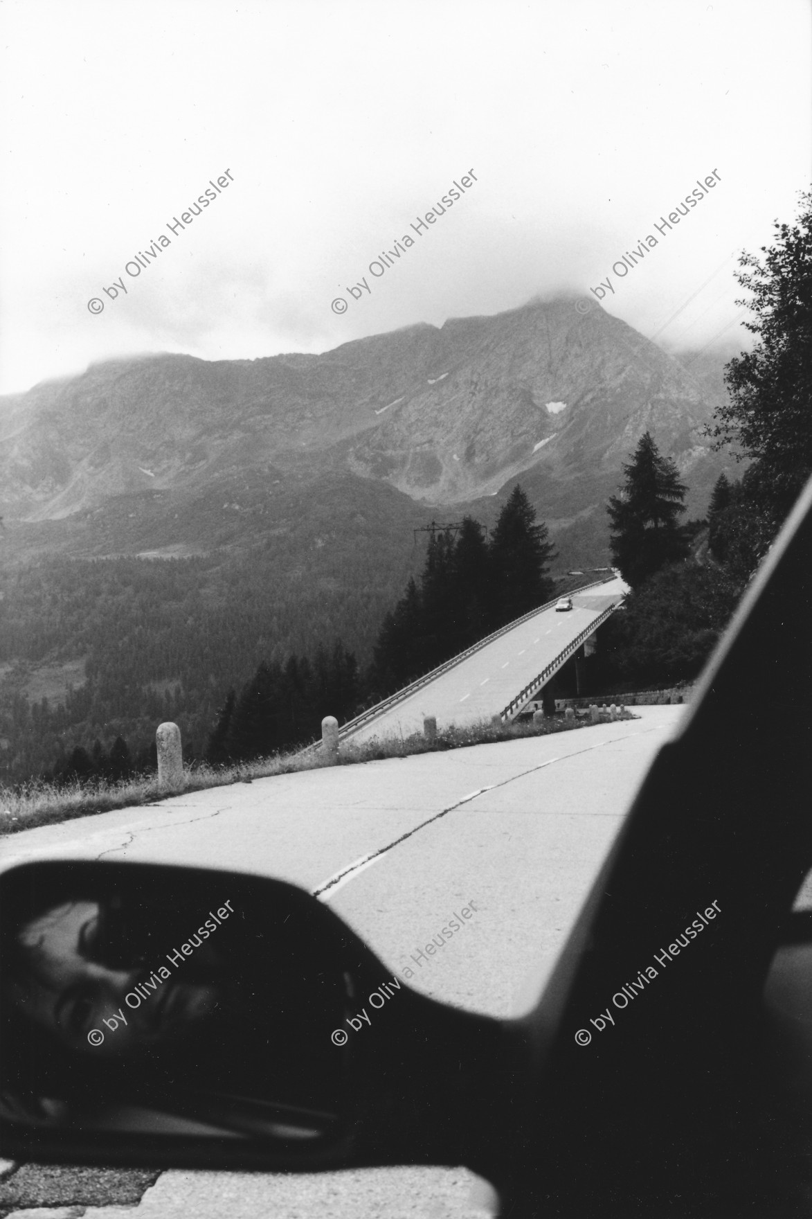 Image of sheet 20020560 photo 22: Gotthardpass alte Gotthardstrasse Sicht auf neue Nationalstrasse Spiegel Olivia Tremola Schweiz, Svizzera, Switzerland Kanton Tessin Ticino Europe
© 2002, OLIVIA HEUSSLER / www.clic.li √