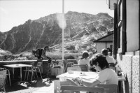 Image of sheet 20020590 photo 5: Hospental altes Zollhaus Militärmuseum Gotthard Hospiz Mic Hotel Jean Odermatt 'La Claustra' alte Festung. Die 4.000 m2 grosse Anlage liegt nahe der Passhöhe tief im Berg auf 2.050 m ü.M. auf dem Gebiet der Tessiner Gemeinde Airolo.

Gotthardstrasse 

Schweiz, Svizzera, Switzerland Kanton Tessin Ticino
aus: Gotthard, das Hindernis verbindet