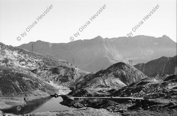 Image of sheet 20020600 photo 11: Militärmuseum Gotthard Hospiz
Hotel Jean Odermatt 'La Claustra' alte Festung 
Die 4.000 m2 grosse Anlage liegt nahe der Passhöhe tief im Berg auf 2.050 m ü.M. auf dem Gebiet der Tessiner Gemeinde Airolo.

Hospiz Gotthard Belüftung Militärmuseum Museo nazionale 
Teufelsstein Göschenen
aus: Gotthard, das Hindernis verbindet