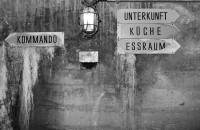 Image of sheet 20020620 photo 12: Indikatoren  
Im ehemaligen Artilleriewerk Sasso da Pigna Réduit 
Die Festung Sasso da Pigna ist ein Schweizer Artilleriewerk auf dem Gotthardpass, Passhöhe tief im Berg auf dem Gebiet der Tessiner Gemeinde Airolo. Schweiz Svizzera Via Gottardo Switzerland Kanton Tessin Ticino 2002 √
aus: Gotthard, das Hindernis verbindet
