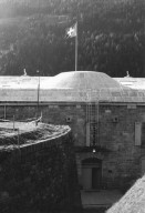 Image of sheet 20020670 photo 23: militärische Festung Airolo auf dem Dach weht die Schweizer Fahne Flagge
Im Museo Forte Airolo lagern alte Munition Schweiz, Switzerland, Svizzera, Kanton Tessin, Ticino, Europe Militär Military Army Via Gottardo
2002 √

© 2002, OLIVIA HEUSSLER / www.clic.li