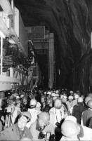 Image of sheet 20020690 photo 14: Segnung der ersten TBM Tunnelbohrmaschine in der Neat Basistunnel Bahntunnel im beisein von Neg nr. 20: Arturo Henninger Direktor Consorzio TAT, Regierungsrat Marco Borradori, Stelia Rossi und Peter Zbinden (re) neg nr. 33 a Vorsitzender der Geschäftsleitung AlpTransit Gotthard AG 
Einweihung der TBM 'Sissi' beim Südportal in Bodio
Auf der Baustelle in Bodio hat die erste Tunnelbohrmaschine die Vortriebsarbeit aufgenommen. Sie hat 15 km Fels bis Faido vor sich.

Marc Valance und Mic T. Ganz Tremola Gotthardpass Autostrasse San Gottardo 
aus: Gotthard, das Hindernis verbindet. Schweiz, Switzerland, Svizzera, Kanton Tessin, Ticino, Via Gottardo