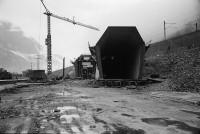 Image of sheet 20020720 photo 34: Bauwirtschaft Tunnelbau Neat Gotthard Basistunnel Alptransit Basistunnel Bahntunnel Suedportal bei Bodio 

aus: Gotthard, das Hindernis verbindet. Schweiz, Switzerland, Svizzera, Kanton Uri, Via Gottardo