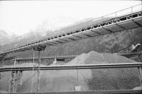 Image of sheet 20020730 photo 23: Autokolonne am Gotthard Suedportal in Airolo Gotthard Nordseite mit Schnee auf Autostrasse 
Badi Enge tische gedeckt Austern stechen bei Suedhang mit mathis pilloud in Zürich
Kiesaushub in amsteg Nordportal Neat  nr. 31 Adolf Ogi gibt interview