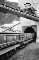Image of sheet 20020730 photo 24: Autokolonne am Gotthard Suedportal in Airolo Gotthard Nordseite mit Schnee auf Autostrasse 
Badi Enge tische gedeckt Austern stechen bei Suedhang mit mathis pilloud in Zürich
Kiesaushub in amsteg Nordportal Neat  nr. 31 Adolf Ogi gibt interview