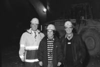 Image of sheet 20020760 photo 12: Gotthard Basistunnel Neat Bahntunnel AlpTransit Gotthard AG Gruppenbild mit
Svp Altbundesrat Adolf Dölf Ogi (li), Olivia Heussler (mitte) und Marc Valance (re) in Amsteg

aus: Gotthard, das Hindernis verbindet.
Kanton Uri, Schweiz Svizzera, Switzerland 2002 √