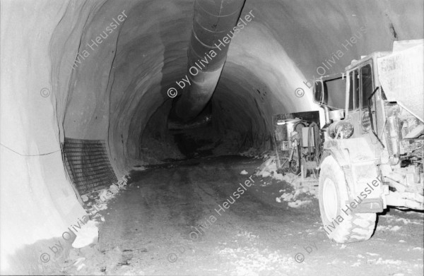 Image of sheet 20020760 photo 3: Gotthard Basistunnel Neat Bahntunnel im Beisein
Peter Zbinden nr. 8 Vorsitzender der Geschäftsleitung AlpTransit Gotthard AG 
Svp Altbundesrat Adolf Dölf Ogi  0-2 
Tunnelarbeiter Gruppenbild in Uniformen Garderobe Aushub Material neg. nr. 12 li Adolf Ogi mit Olivia Heussler re. Marc Valance 
Barakendorf der Arbeiter 
aus: Gotthard, das Hindernis verbindet.
Kanton Uri, Schweiz Svizzera, Switzerland