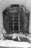 Image of sheet 20020780 photo 1: in der Neat Bahntunnel  AlpTransit Gotthard AG beim Südportal in Bodio
Tunnelbrust am Ende der Lockergesteinszone unmittelbar vor dem Durchbruch in die Oströhre
aus: Gotthard, das Hindernis verbindet.
Kanton Tessin Ticino, Svizzera, Schweiz, Switzerland