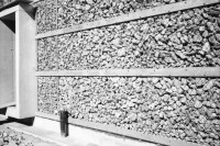 Image of sheet 20020890 photo 9: Informationszentrum der Neat Gotthardbasistunnel in Bodio Arbeiter nr. 18 Olivia Heussler nr. 19 Marc Valance Arbeiter warten auf die Transportbahn Tunnel Arbeiter in der Tunnelbahn