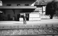 Image of sheet 20020900 photo 28: Herr Fausto Cipolla Vorstand des einstmals zweitgrössten Güterbahnhofs der Südschweiz

ABB Filiale Biaschina Autobahn Passstrasse und Bahnviadukt