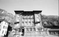 Image of sheet 20020900 photo 8: Herr Fausto Cipolla Vorstand des einstmals zweitgrössten Güterbahnhofs der Südschweiz

ABB Filiale Biaschina Autobahn Passstrasse und Bahnviadukt