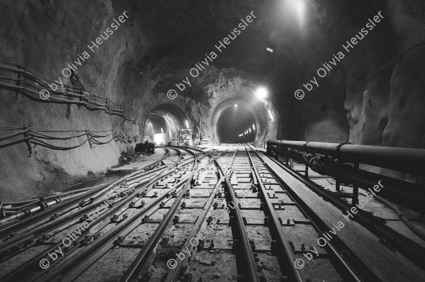 Image of sheet 20020920 photo 23: Neat Bahntunnel Gotthardbasistunnel Baustelle Suedportal AlpTransit Gotthard AG Südportal in Bodio

An der Kreuzung von Weströhre und Umgehungsstollen Richtung Norden. 

aus: Gotthard, das Hindernis verbindet. 
Kanton Tessin, Ticino, Schweiz Svizzera, Switzerland 2002
Exhibition »Via Gotthard«, Leica Camera Galerie Bienne 2003