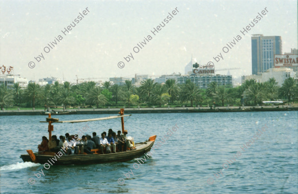 Image of sheet 20030010 photo 27: Ansichten aus Deriah Dubai Schiffspasagiere Schiffahrt Arbeiter ArbeitnehmerInnen überqueren das Meer auf Transport Passagierschiffen