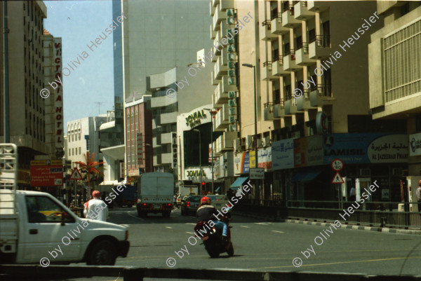 Image of sheet 20030010 photo 30: Ansichten aus Deriah Dubai Schiffspasagiere Schiffahrt Arbeiter ArbeitnehmerInnen überqueren das Meer auf Transport Passagierschiffen