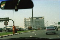 Image of sheet 20030020 photo 33: Ansichten aus Deriah Dubai Schiffspasagiere Schiffahrt Arbeiter ArbeitnehmerInnen überqueren das Meer auf Transport PassagierschiffenAnsichten aus Deriah Dubai Schiffspasagiere Schiffahrt Arbeiter ArbeitnehmerInnen überqueren das Meer auf Transport Passagierschiffen Holz aus Chile Taucher arbeiten an der Hafenmauer Hotel Brücke Verkehr Holzschiffe