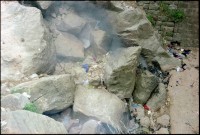 Image of sheet 20030110 photo 5: Bachbett als Abfallhalde Müll Halde Verschmutzung Umwelt
Pakistan Punjab Murree Polluted dryed river. People are burning carbigde in dryed river. 23/05/2003
