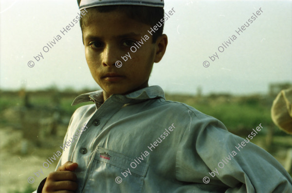 Image of sheet 20030160 photo 23: Pakistan Islamabad 
Afghans in Pakistan (Urdu: افغان مُہاجر, Muhajir Afghans) are refugees who fled Afghanistan during the 1980s Soviet war in their homeland into Pakistan.[2] As of March 2009, some 1.7 million registered Afghan nationals were reported to be still living in Pakistan. They are allowed to work and attend schools in the country until the end of 2012.[1]
Im Flüchtlingslager Slum F-11 leben seit 1985 55'000- 60'000 afghanische Flüchtlinge. Das Lager
Friedrich Neumann Stiftung Jeep Heute stehen auf dem Gelände des ehemaligen Flüchtlingslager moderne teure Wohnungen zum Kauf angeboten.