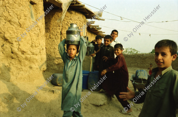 Image of sheet 20030160 photo 26: Pakistan Islamabad 
Afghans in Pakistan (Urdu: افغان مُہاجر, Muhajir Afghans) are refugees who fled Afghanistan during the 1980s Soviet war in their homeland into Pakistan.[2] As of March 2009, some 1.7 million registered Afghan nationals were reported to be still living in Pakistan. They are allowed to work and attend schools in the country until the end of 2012.[1]
Im Flüchtlingslager Slum F-11 leben seit 1985 55'000- 60'000 afghanische Flüchtlinge. Das Lager
Friedrich Neumann Stiftung Jeep Heute stehen auf dem Gelände des ehemaligen Flüchtlingslager moderne teure Wohnungen zum Kauf angeboten.