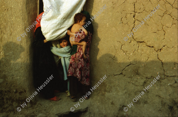 Image of sheet 20030170 photo 4: Pakistan Islamabad
Afghans in Pakistan (Urdu: افغان مُہاجر, Muhajir Afghans) are refugees who fled Afghanistan during the 1980s Soviet war in their homeland into Pakistan.[2] As of March 2009, some 1.7 million registered Afghan nationals were reported to be still living in Pakistan. They are allowed to work and attend schools in the country until the end of 2012.[1]
Im Flüchtlingslager des UNHCR Slum F-11 leben seit 1985 55'000- 60'000 afghanische Flüchtlinge.