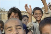 Image of sheet 20030180 photo 9: Im Flüchtlingslager des UNHCR für afghanische Flüchtlinge in Islamabad. F-11 Pakistan refugee camp afghan
Kinder spielen und lachen. Mädchen und Knaben