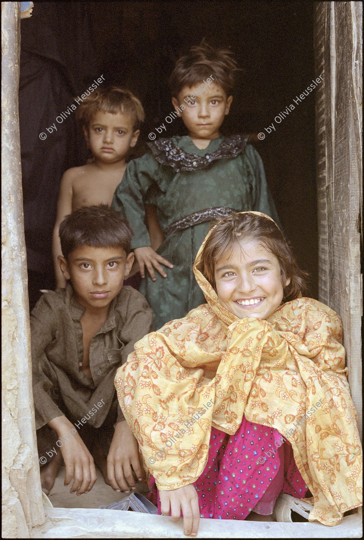 Image of sheet 20030200 photo 24: Kids Mädchen girl boys human refugeecamp Pakistan afghan