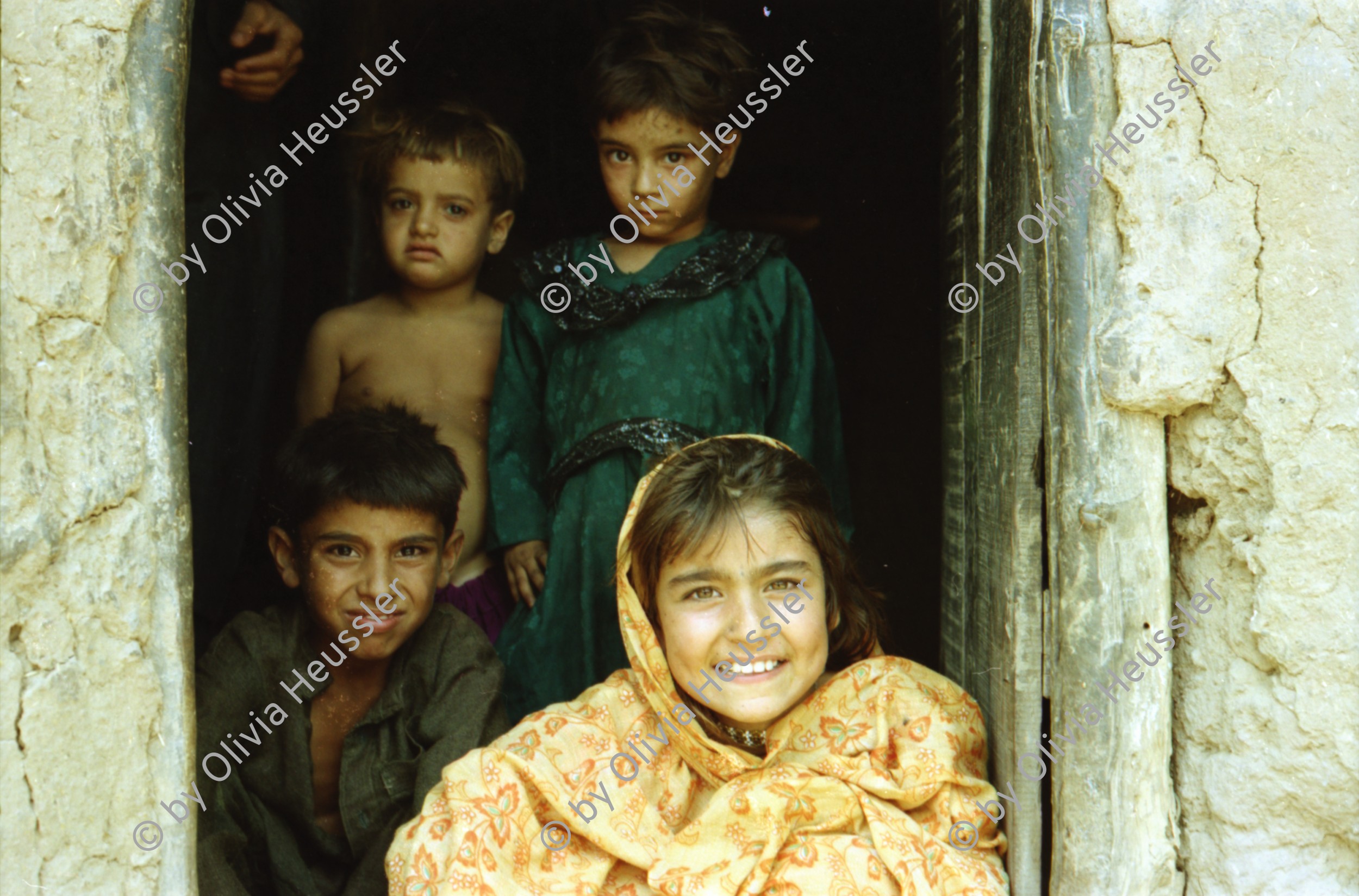 Image of sheet 20030200 photo 25: Heute stehen auf dem Gelände des ehemaligen Flüchtlingslager moderne teure Wohnungen zum Kauf angeboten