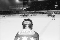 Image of sheet 20030210 photo 0: Ambri Piotta HCAP Fans aus der Innerschweiz  Biancoblu Spieler aus dem Bergdorf Fallascha Eishockey  match Gotthard Tessin Leventina Fans