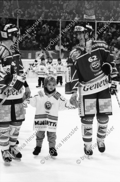 Image of sheet 20030210 photo 8: Zürich Interview mit Daniel Kaczynski für Klartext mit Bettina Büsser

Ambri Piotta HCAP Fans aus der Innerschweiz  Biancoblu Spieler aus dem Bergdorf Fallascha Eishockey  match Gotthard Tessin Leventina Fans