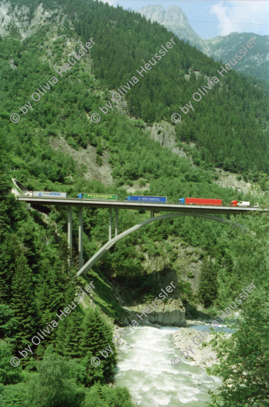 Image of sheet 20030260 photo 6: Göschenen Gotthard Bahntunnel Bahnhof Lokomotive Cargo DHL Wagon Brücke Lastwagen Stau Alis und Raoul Batantu Gordevio mit Rosen Das historische Zollhaus Dazio Grande ist heute Kulturzentrum und Restaurant und Hotel 
Autostrasse oberhalb Motto Bartola Rega Lawinengalerie
Der Gotthardtunnel oder auch Gotthard-Scheiteltunnel ist der Scheiteltunnel der Gotthardbahn und verläuft unter dem Sankt-Gotthard-Pass durch das Schweizer Gotthardmassiv. Der 15 003 Meter lange Eisenbahntunnel besteht aus einer einzelnen, doppelgleisig ausgebauten Tunnelröhre zwischen den Ortschaften Göschenen im Kanton Uri und Airolo im Kanton Tessin.