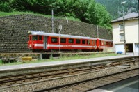 Image of sheet 20030270 photo 22: Göschenen Gotthard Bahntunnel Bahnhof Lokomotive Brücke Lastwagen Stau 
Autostrasse oberhalb Motto Bartola Rega Lawinengalerie Unfall  Tremola Stau Kurve Nationalstrasse 
Der Gotthardtunnel oder auch Gotthard-Scheiteltunnel ist der Scheiteltunnel der Gotthardbahn und verläuft unter dem Sankt-Gotthard-Pass durch das Schweizer Gotthardmassiv. Der 15 003 Meter lange Eisenbahntunnel besteht aus einer einzelnen, doppelgleisig ausgebauten Tunnelröhre zwischen den Ortschaften Göschenen im Kanton Uri und Airolo im Kanton Tessin.