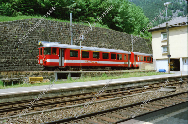 Image of sheet 20030270 photo 22: Göschenen Gotthard Bahntunnel Bahnhof Lokomotive Brücke Lastwagen Stau 
Autostrasse oberhalb Motto Bartola Rega Lawinengalerie Unfall  Tremola Stau Kurve Nationalstrasse 
Der Gotthardtunnel oder auch Gotthard-Scheiteltunnel ist der Scheiteltunnel der Gotthardbahn und verläuft unter dem Sankt-Gotthard-Pass durch das Schweizer Gotthardmassiv. Der 15 003 Meter lange Eisenbahntunnel besteht aus einer einzelnen, doppelgleisig ausgebauten Tunnelröhre zwischen den Ortschaften Göschenen im Kanton Uri und Airolo im Kanton Tessin.