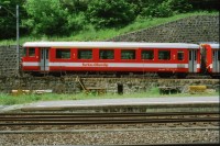 Image of sheet 20030270 photo 23: Göschenen Gotthard Bahntunnel Bahnhof Lokomotive Brücke Lastwagen Stau 
Autostrasse oberhalb Motto Bartola Rega Lawinengalerie Unfall  Tremola Stau Kurve Nationalstrasse 
Der Gotthardtunnel oder auch Gotthard-Scheiteltunnel ist der Scheiteltunnel der Gotthardbahn und verläuft unter dem Sankt-Gotthard-Pass durch das Schweizer Gotthardmassiv. Der 15 003 Meter lange Eisenbahntunnel besteht aus einer einzelnen, doppelgleisig ausgebauten Tunnelröhre zwischen den Ortschaften Göschenen im Kanton Uri und Airolo im Kanton Tessin.