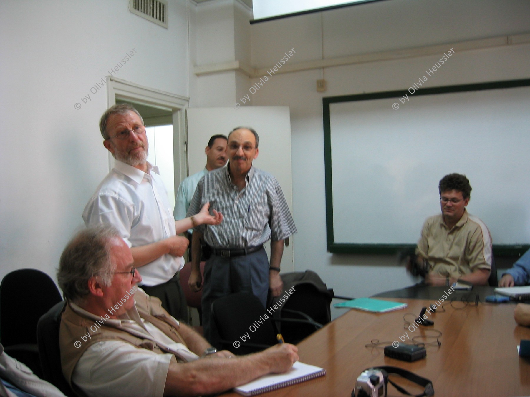 Image of sheet 20031023 photo 502: left Jochi Weil, right: Mr. Hazem UPRMC Palestine Palästina Oktober 2003

√
© 2003, OLIVIA HEUSSLER / www.clic.li