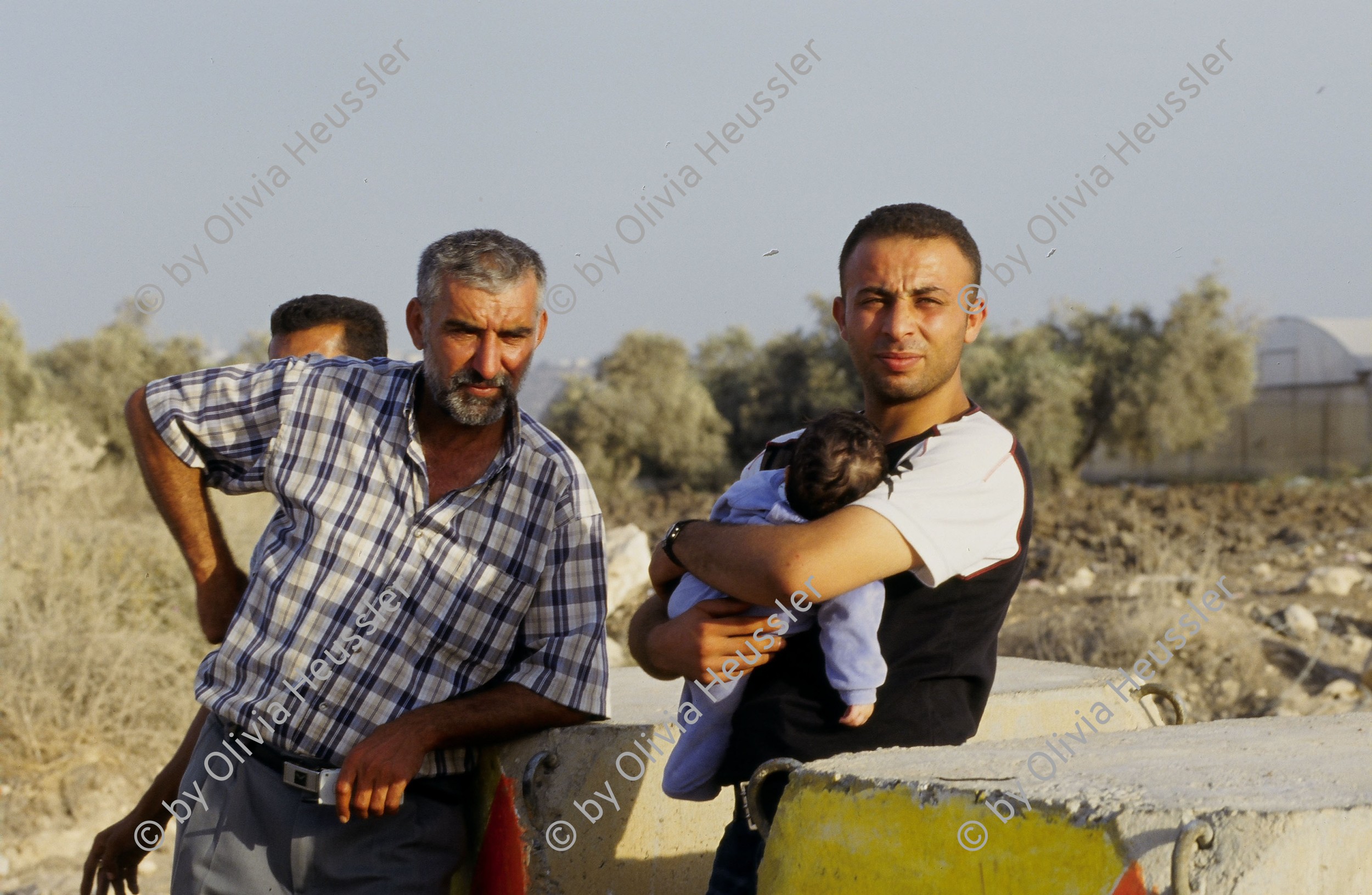 Image of sheet 20033004 photo 3: Israelischer Sicherheitszaun am Daqa ash Sharqiya Gate, Westbank Palästina 2003.