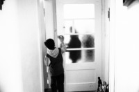 Image of sheet 20040030 photo 22: Portrait der Flüchtlingsfamilie Nafissa und Chassem Saya Familie aus Afghanistan bei sich zu Hause mit Salim Wollishofen Zürich Schweiz Switzerland Europe afghan refugees child boy √
© 2004, OLIVIA HEUSSLER / www.clic.li