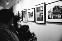 Image of sheet 20040050 photo 23: Il lungo addio /Der lange Abschied Fotoausstellung im Stadthaus Zürich von Dieter Bachmann
Ich begleite die Frauen der Familie Saya ins Stadhaus Innenhof Patio Salim Nafissa zu Hause beim Hausaufgaben machen in Wollishofen
