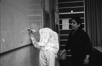 Image of sheet 20040060 photo 21: Farsi Unterricht für Afghanische Kinder aus Afghanistan Iran in Zürich auf freiwilliger Basis. An der Wandtafel Lehrerin